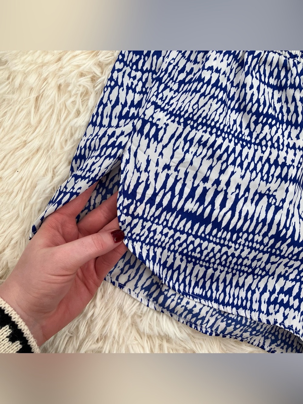 H&M Women’s Patterned Shorts - Picture 3 of 9